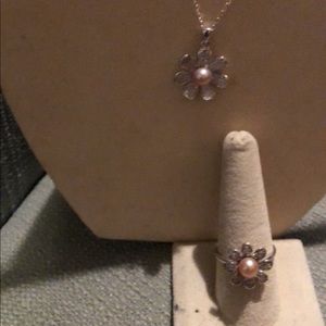 Vantel Pearls ring and necklace set